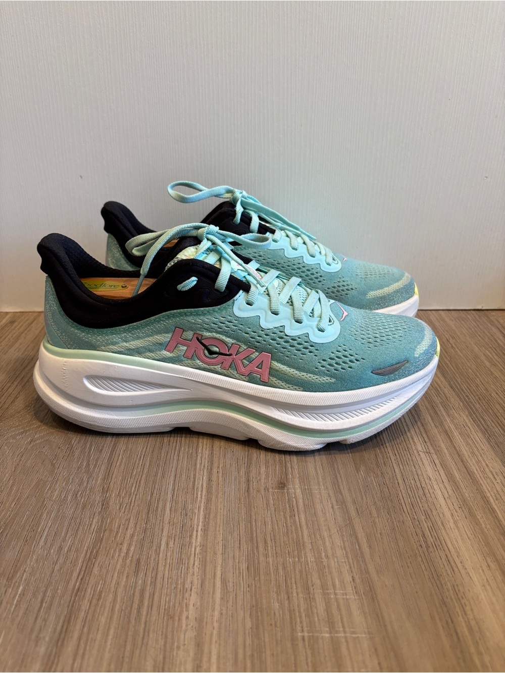 Hoka Women’s Bondi 9 Blue Spark Mint Fluorite Size 8.5B Running Walking Comfort